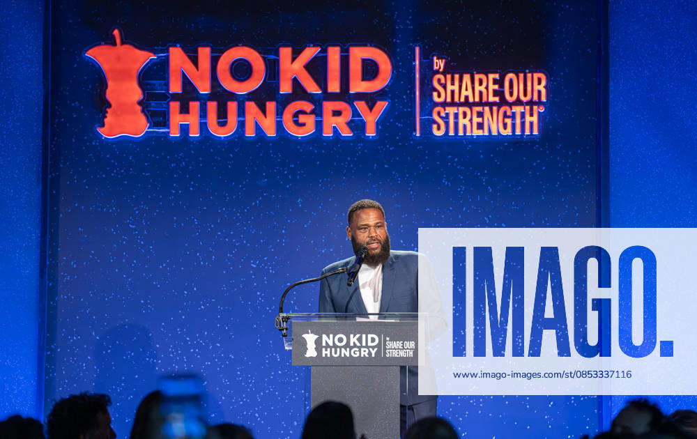 Anthony Anderson speaks during the Night Out for No Kid Hungry event at Rolling Greens 1005 Mateo Street in Los Angeles California on Apr. 12, 2026. Los Angeles United States - ZUMAt169 20260411_zep_t169_018