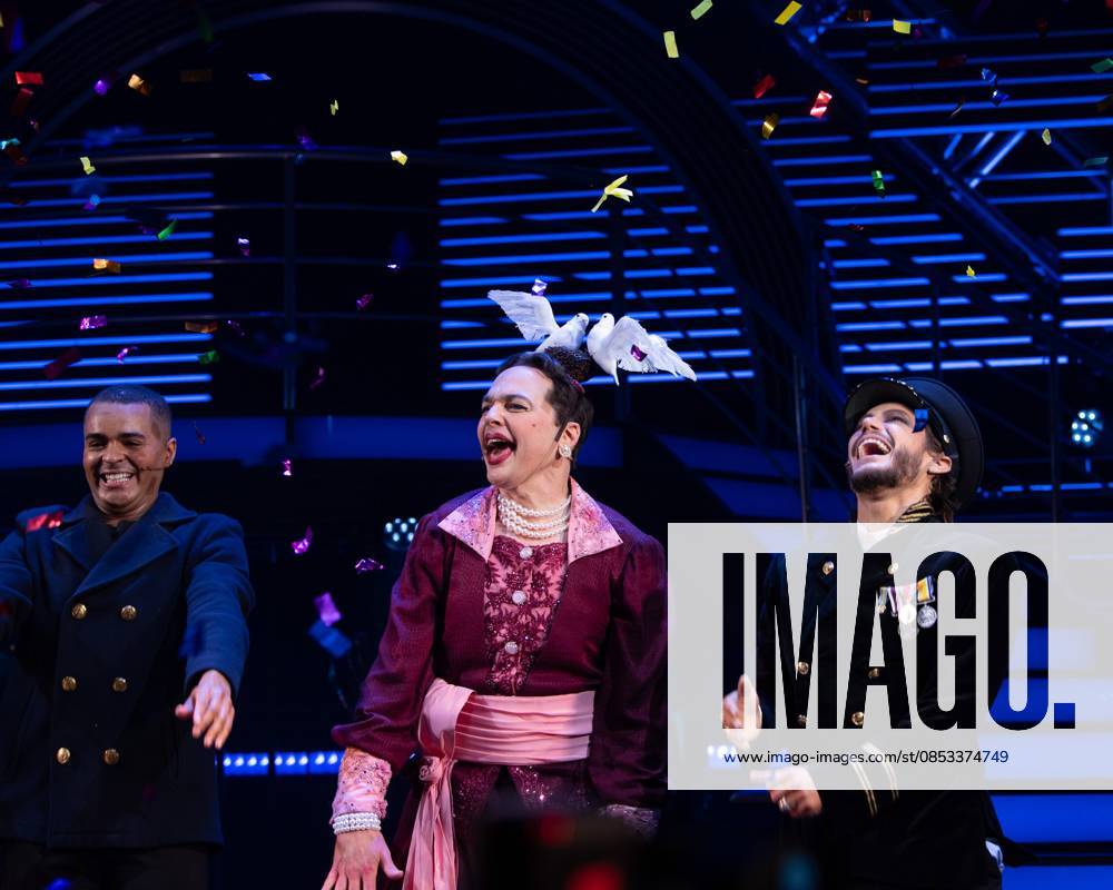 Layton Williams, Jim Parsons, Frankie Grande on stage for TITANIQUE Opening Night on Broadway Curtain Call, St. James Theatre, New York, NY, April 12, 2026. Photo By: Simon Lindenblatt Everett Collection TITANIQUE Opening Night on Broadway Curtain Call PUBLICATIONXNOTxINxCANxCHNxFRAxITAxJPNxNORxPOLxRUSxESPxUKxUSA