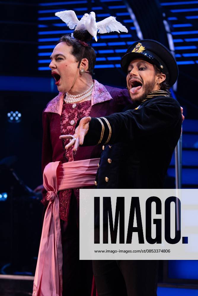 Jim Parsons, Frankie Grande on stage for TITANIQUE Opening Night on Broadway Curtain Call, St. James Theatre, New York, NY, April 12, 2026. Photo By: Simon Lindenblatt Everett Collection TITANIQUE Opening Night on Broadway Curtain Call PUBLICATIONXNOTxINxCANxCHNxFRAxITAxJPNxNORxPOLxRUSxESPxUKxUSA
