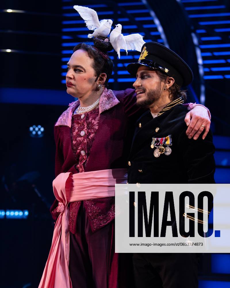 Jim Parsons, Frankie Grande on stage for TITANIQUE Opening Night on Broadway Curtain Call, St. James Theatre, New York, NY, April 12, 2026. Photo By: Simon Lindenblatt Everett Collection TITANIQUE Opening Night on Broadway Curtain Call PUBLICATIONXNOTxINxCANxCHNxFRAxITAxJPNxNORxPOLxRUSxESPxUKxUSA