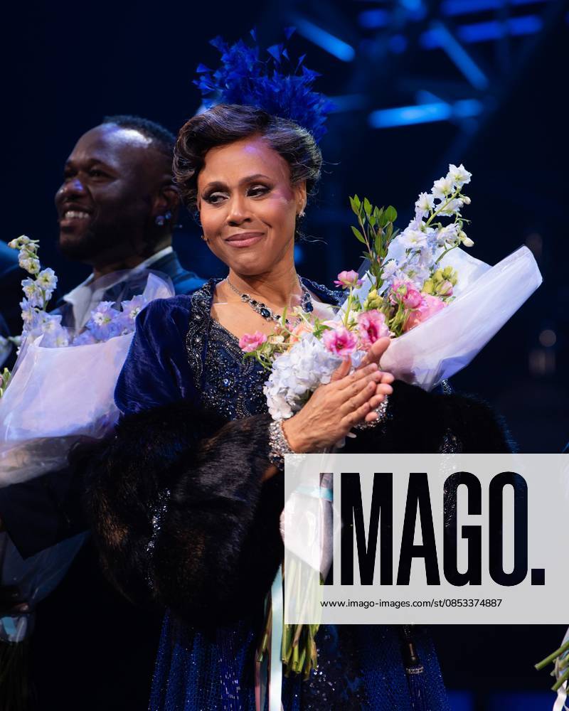 Deborah Cox on stage for TITANIQUE Opening Night on Broadway Curtain Call, St. James Theatre, New York, NY, April 12, 2026. Photo By: Simon Lindenblatt Everett Collection TITANIQUE Opening Night on Broadway Curtain Call PUBLICATIONXNOTxINxCANxCHNxFRAxITAxJPNxNORxPOLxRUSxESPxUKxUSA
