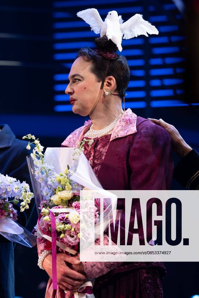 Jim Parsons on stage for TITANIQUE Opening Night on Broadway Curtain Call, St. James Theatre, New York, NY, April 12, 2026. Photo By: Simon Lindenblatt Everett Collection TITANIQUE Opening Night on Broadway Curtain Call PUBLICATIONXNOTxINxCANxCHNxFRAxITAxJPNxNORxPOLxRUSxESPxUKxUSA