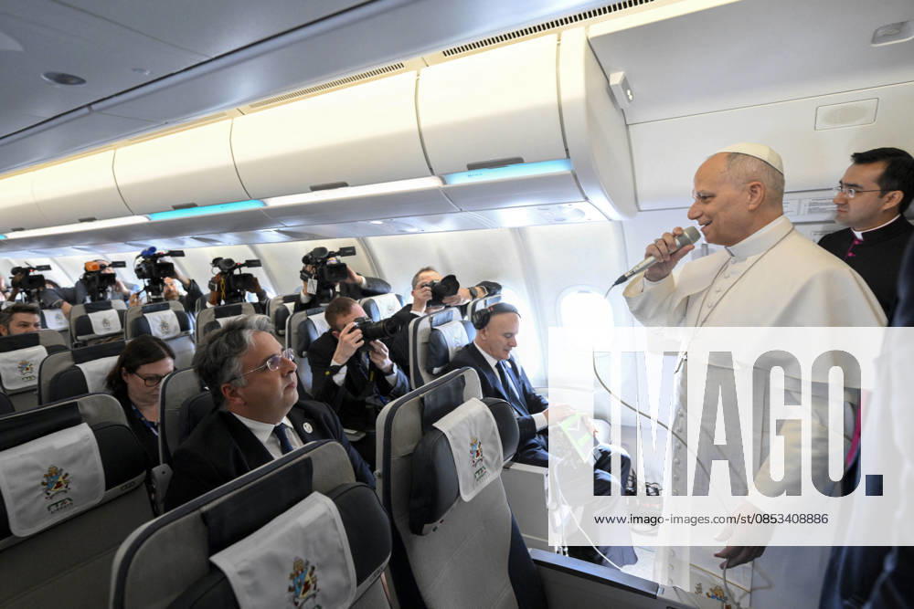 Pope Leo XIV Apostolic Visit To Algeria Pope Leo XIV talks to journalists during the flight to Algeria on April 13, 2026. The pope begins his third and longest-yet Apostolic Journey, which takes him to four countries on the African continent: Algeria, Cameroon, Angola, and Equatorial Guinea. Photo by (EV) Simone Risoluti Vatican Media ABACAPRESS.COM Algiers Algeria