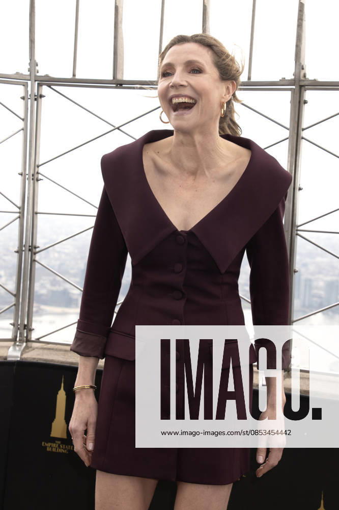 Sarah Chalke visits the Empire State Building ahead of the season finale of the Scrubs revival on ABC Featuring: Sarah Chalke Where: New York City, New York, United States When: 13 Apr 2026 Credit: mpi099 MediaPunch INSTARimages . NOT FOR USE BY NEWSPAPERS BASED IN THE UK.