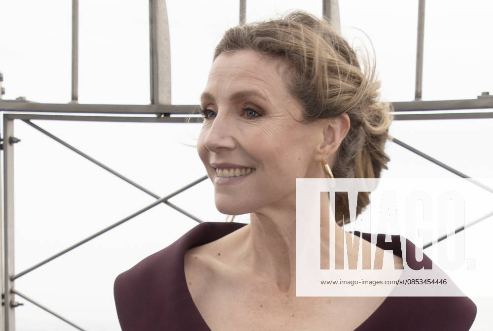 Sarah Chalke visits the Empire State Building ahead of the season finale of the Scrubs revival on ABC Featuring: Sarah Chalke Where: New York City, New York, United States When: 13 Apr 2026 Credit: mpi099 MediaPunch INSTARimages . NOT FOR USE BY NEWSPAPERS BASED IN THE UK.