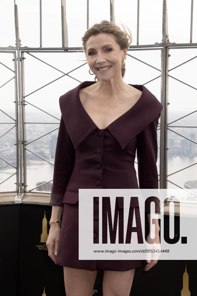 Sarah Chalke visits the Empire State Building ahead of the season finale of the Scrubs revival on ABC Featuring: Sarah Chalke Where: New York City, New York, United States When: 13 Apr 2026 Credit: mpi099 MediaPunch INSTARimages . NOT FOR USE BY NEWSPAPERS BASED IN THE UK.
