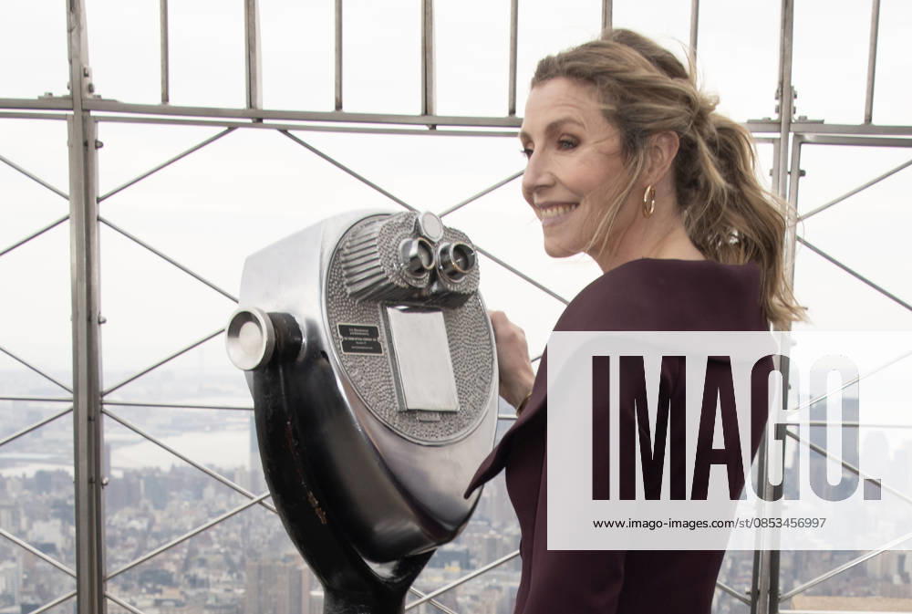 NEW YORK, NY APRIL 13 Sarah Chalke visits the Empire State Building ahead of the season finale of the Scrubs revival on ABC on April 13, 2026 in New York City Credit John Fycke AdMedia 455024 2026 04 13 New York New York City