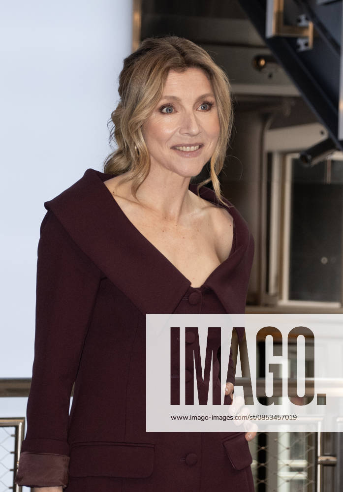 NEW YORK, NY APRIL 13 Sarah Chalke visits the Empire State Building ahead of the season finale of the Scrubs revival on ABC on April 13, 2026 in New York City Credit John Fycke AdMedia 455024 2026 04 13 New York New York City