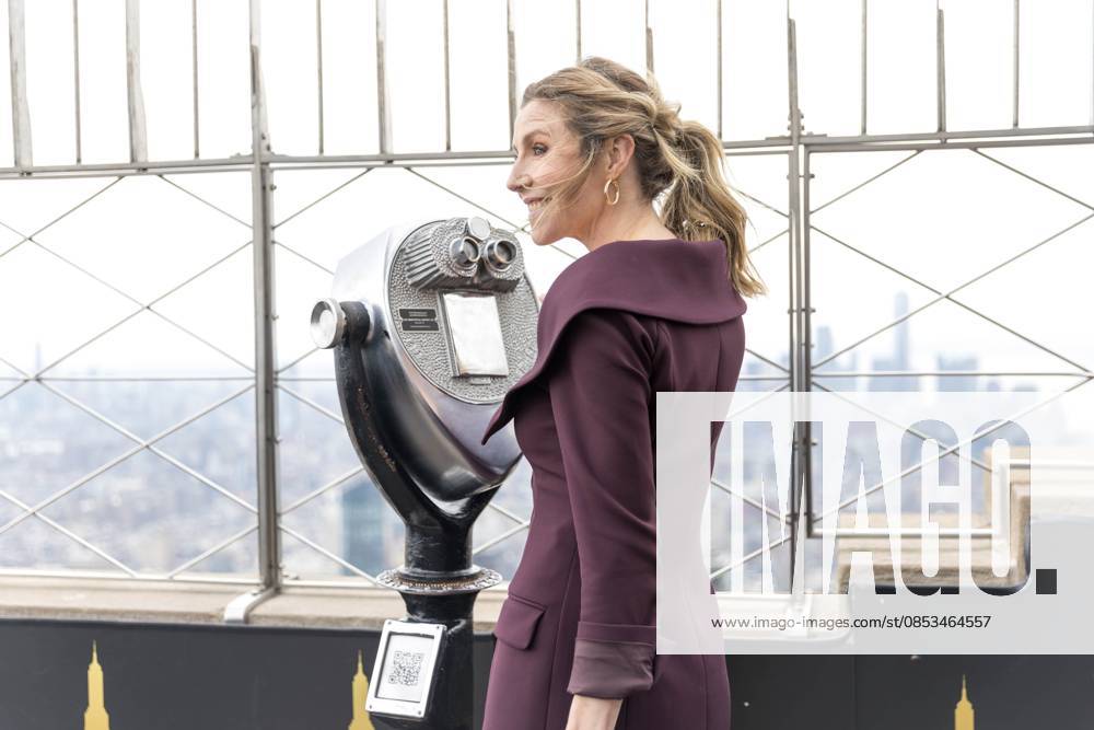 Canadian actress Sarah Chalke in New York New York, April 13, 2026 Celebrity-USA Canadian actress Sarah Chalke during a visit to the Empire State Building observatory in New York to promote the season finale of the Scrubs revival series.(Foto: Vanessa Carvalho Brazil Photo Press IMAGO) Others new york new york united of america