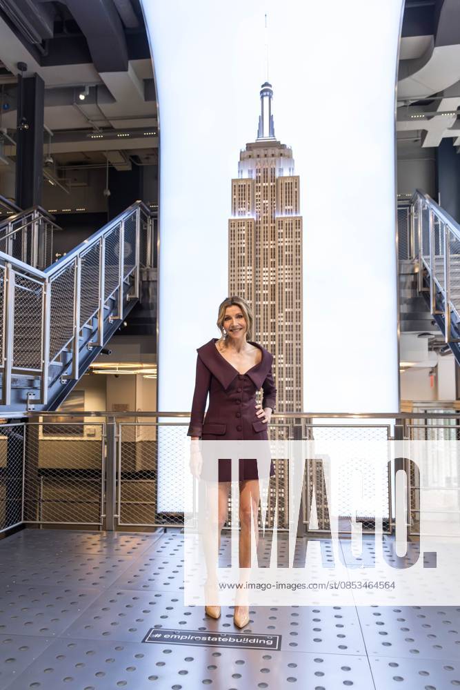 Canadian actress Sarah Chalke in New York New York, April 13, 2026 Celebrity-USA Canadian actress Sarah Chalke during a visit to the Empire State Building observatory in New York to promote the season finale of the Scrubs revival series.(Foto: Vanessa Carvalho Brazil Photo Press IMAGO) Others new york new york united of america
