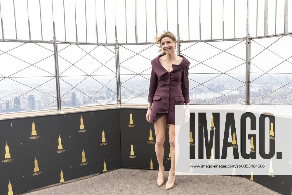 Canadian actress Sarah Chalke in New York New York, April 13, 2026 Celebrity-USA Canadian actress Sarah Chalke during a visit to the Empire State Building observatory in New York to promote the season finale of the Scrubs revival series.(Foto: Vanessa Carvalho Brazil Photo Press IMAGO) Others new york new york united of america