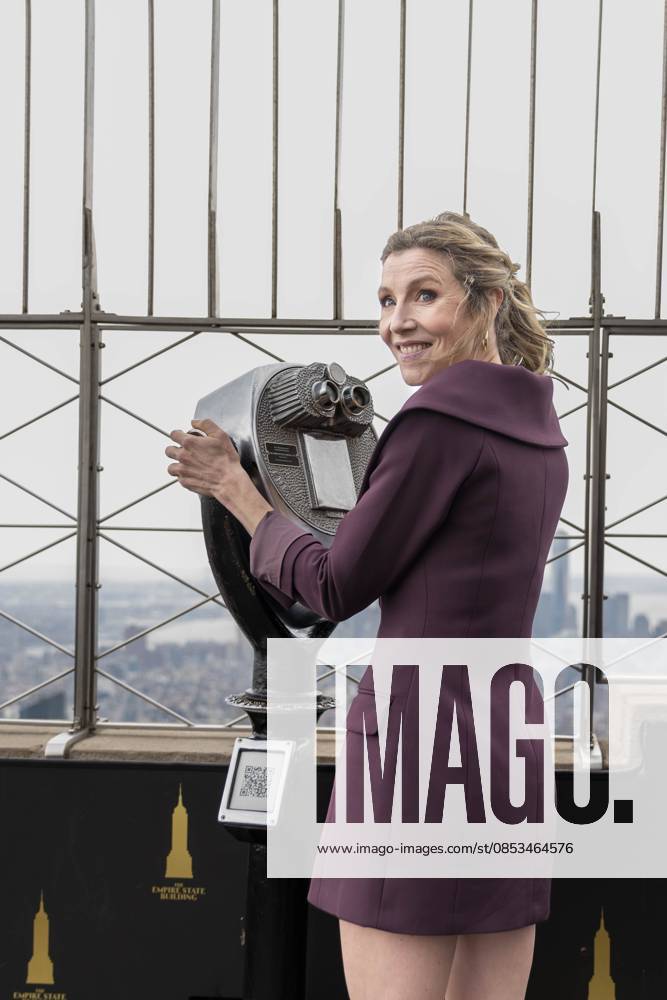 Canadian actress Sarah Chalke in New York New York, April 13, 2026 Celebrity-USA Canadian actress Sarah Chalke during a visit to the Empire State Building observatory in New York to promote the season finale of the Scrubs revival series.(Foto: Vanessa Carvalho Brazil Photo Press IMAGO) Others new york new york united of america
