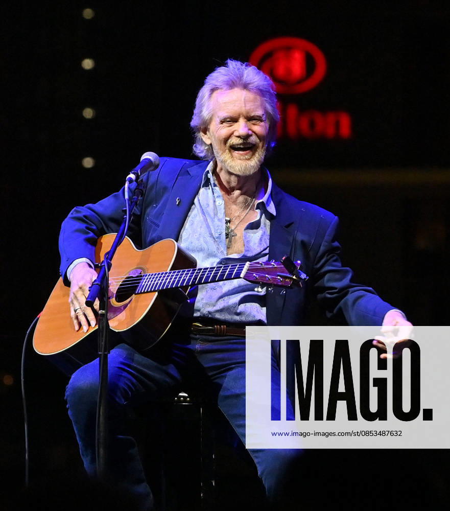 2026 CMA Triple Play Awards Lee Roy Parnell onstage at the 2026 CMA Triple Play Awards at the Country Music Hall of Fame and Museum on April 13, 2026 in Nashville, TN. Nashville Country Music Hall of Fame and Museum Tennessee USA