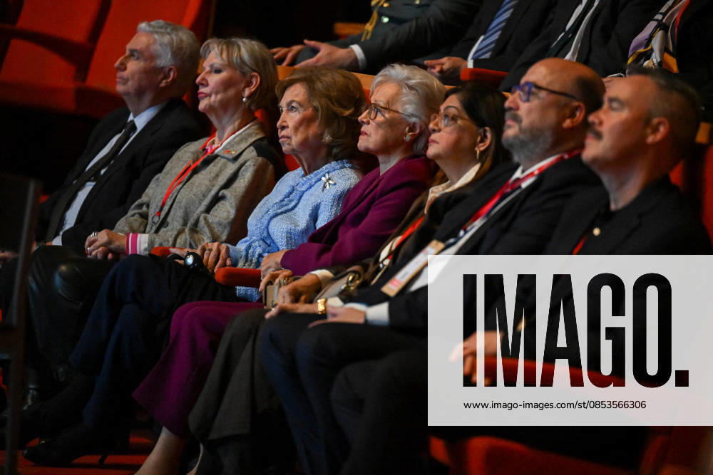 Royals At 37th Global Conference of Alzheimer Disease International - Lyon Princess Muna Al Hussein, Queen Sofía of Spain attending the 37th Global Conference of Alzheimer’s Disease International (ADI) in Lyon, France on April 14, 2026. Photo by Julien Reynaud APS-Medias ABACAPRESS.COM Lyon France