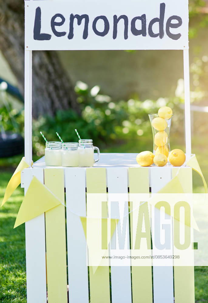 Still life shot of a lemonade stand outside. (License=RF) ,model released, Symbolfoto