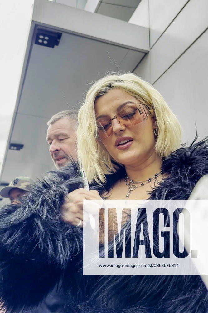 Singer Bebe Rexha arrives at the NRJ studios in Paris, France, April 15, 2026 Jack Bussat Bestimage Singer Bebe Rexha was seen in Paris as she attended an NRJ music émission Paris France