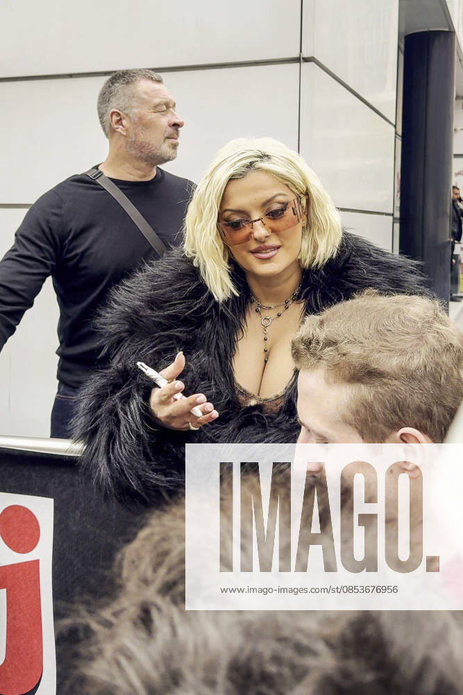 Singer Bebe Rexha arrives at the NRJ studios in Paris, France, April 15, 2026 Jack Bussat Bestimage Singer Bebe Rexha was seen in Paris as she attended an NRJ music émission Paris France