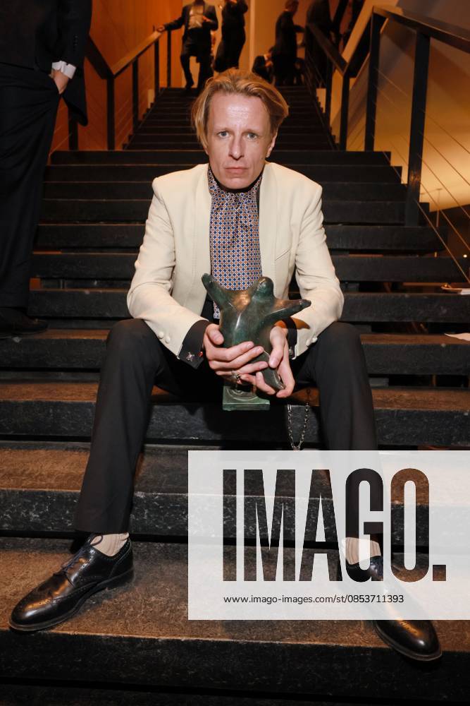 32 BZ Kulturpreis prizewinner Alexander Scheer sniffles BZ Kulturpreis, Haus der Berliner Festspiele, Berlin Date 15 04 2026