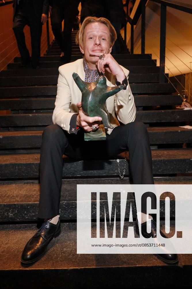 32 BZ Kulturpreis prizewinner Alexander Scheer sniffles BZ Kulturpreis, Haus der Berliner Festspiele, Berlin Date 15 04 2026