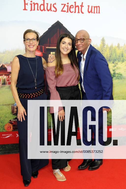 Roxana Samadi with mother and father Ali Samadi Ahadi at the premiere of the movie Pettersson and Findus Findus moves to the UCI Cinema Dusseldorf 09 09 2018 Foto:xM.xFuturexImage