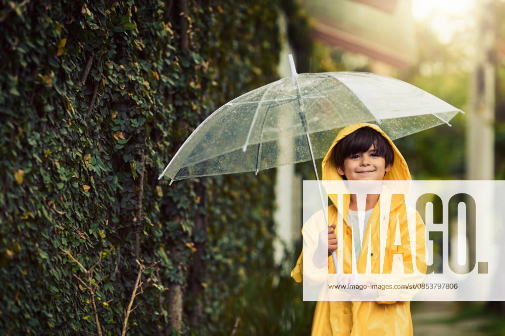 Cropped shot of an adorable little boy in the rain outside. (License=RF) ,model released, Symbolfoto