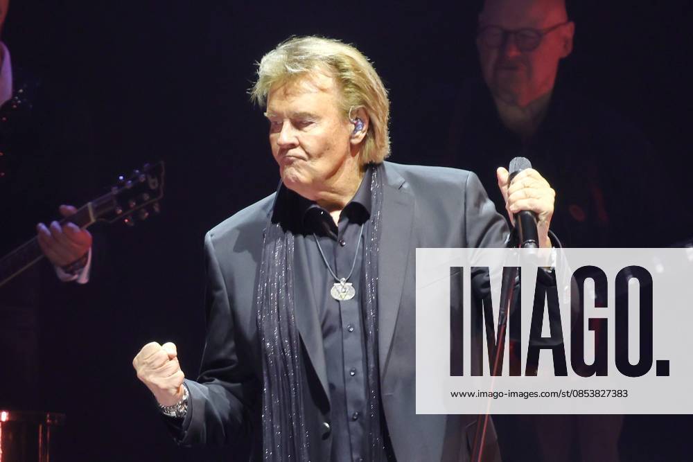 Howard Carpendale, singer, in concert live in the Uber Arena, Berlin, my farewell tour, Schlager, Berlin