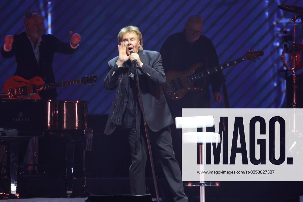 Howard Carpendale, singer, in concert live in the Uber Arena, Berlin, my farewell tour, Schlager, Berlin