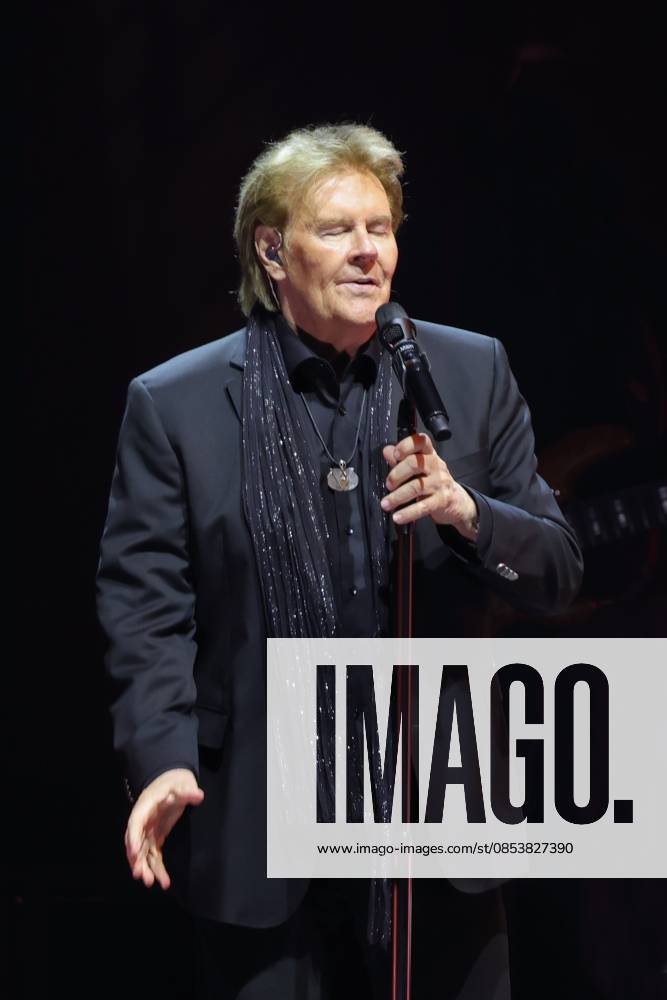 Howard Carpendale, singer, in concert live in the Uber Arena, Berlin, my farewell tour, Schlager, Berlin