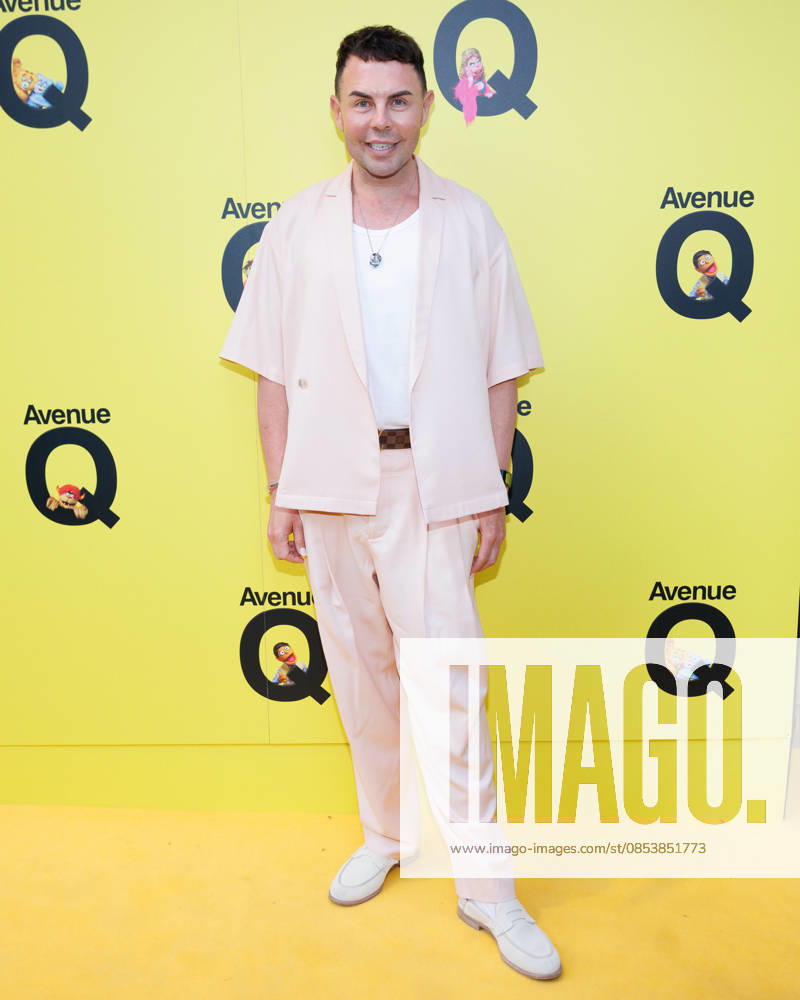 Christopher Dennis aka La Voix attends Avenue Q press night at the Shaftesbury Theatre in London, UK on 16th April 2026 Christopher Dennis aka La Voix attends Avenue Q press night at the Shaftesbury Theatre in London, UK on 16th April 2026, Credit:Manuela Langotsch Avalon United Kingdom, London, Shaftesbury Theatre