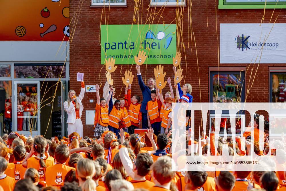 ZEEWOLDE - King Willem-Alexander will give the starting signal for the King s Games during the national opening at public primary school Panta Rhei and ICB Kaleidoscoop in Zeewolde. Traditionally, the King s Games start with the joint King s Breakfast. Subsequently, the King will open the games and visit various sports and games activities. ROBIN UTRECHT ANP netherlands out - belgium out