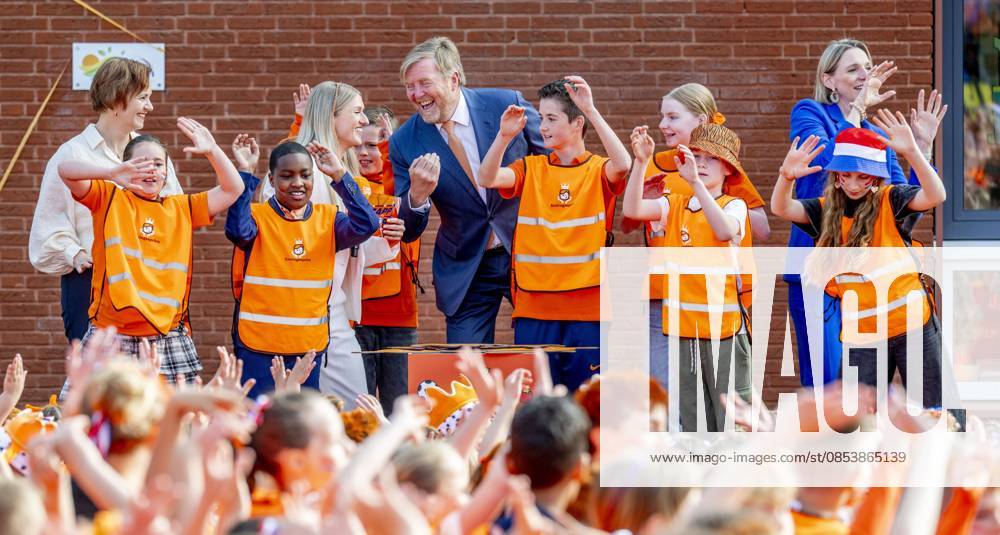 ZEEWOLDE - King Willem-Alexander will give the starting signal for the King s Games during the national opening at public primary school Panta Rhei and ICB Kaleidoscoop in Zeewolde. Traditionally, the King s Games start with the joint King s Breakfast. Subsequently, the King will open the games and visit various sports and games activities. ROBIN UTRECHT ANP netherlands out - belgium out