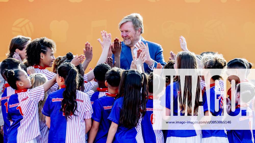 ZEEWOLDE - King Willem-Alexander will give the starting signal for the King s Games during the national opening at public primary school Panta Rhei and ICB Kaleidoscoop in Zeewolde. Traditionally, the King s Games start with the joint King s Breakfast. Subsequently, the King will open the games and visit various sports and games activities. ROBIN UTRECHT ANP netherlands out - belgium out