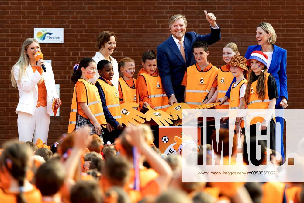 ZEEWOLDE - King Willem-Alexander during the national opening of the King s Games. The King visited public primary school Panta Rhei and ICB Kaleidoscoop, where he attended various sports and games activities after the King s Breakfast. RAMON VAN FLYMEN ANP netherlands out - belgium out