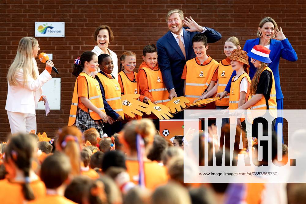 ZEEWOLDE - King Willem-Alexander during the national opening of the King s Games. The King visited public primary school Panta Rhei and ICB Kaleidoscoop, where he attended various sports and games activities after the King s Breakfast. RAMON VAN FLYMEN ANP netherlands out - belgium out