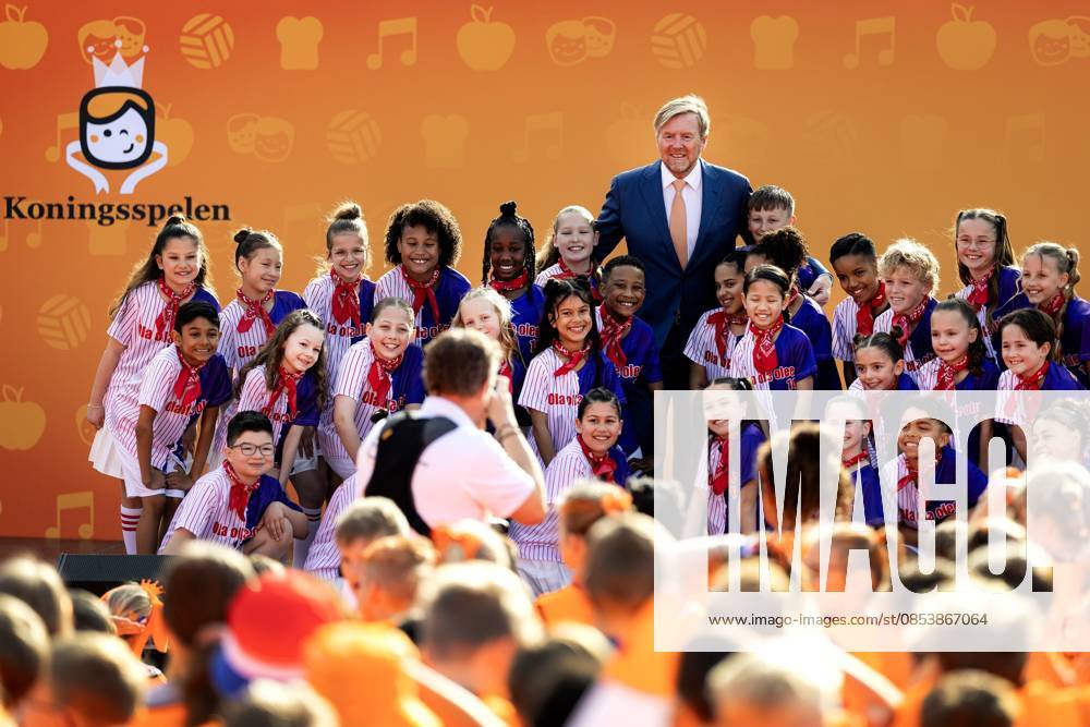 ZEEWOLDE - King Willem-Alexander during the national opening of the King s Games. The King visited public primary school Panta Rhei and ICB Kaleidoscoop, where he attended various sports and games activities after the King s Breakfast. RAMON VAN FLYMEN ANP netherlands out - belgium out