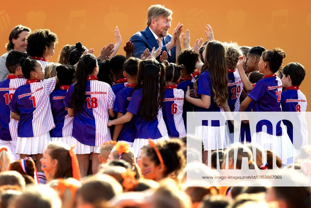 ZEEWOLDE - King Willem-Alexander during the national opening of the King s Games. The King visited public primary school Panta Rhei and ICB Kaleidoscoop, where he attended various sports and games activities after the King s Breakfast. RAMON VAN FLYMEN ANP netherlands out - belgium out