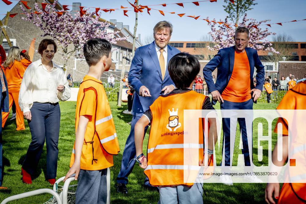 ZEEWOLDE - King Willem-Alexander gives the starting signal for the King s Games during the national opening at public primary school Panta Rhei and ICB Kaleidoscoop in Zeewolde. Traditionally, the King s Games start with the joint King s Breakfast. Subsequently, the King opens the games and visits various sports and games activities. ROBIN UTRECHT ANP netherlands out - belgium out