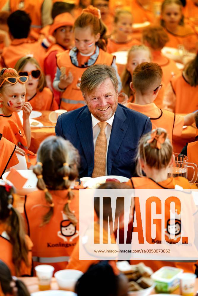 ZEEWOLDE - King Willem-Alexander during the national opening of the King s Games. The King visited public primary school Panta Rhei and ICB Kaleidoscoop, where he attended various sports and games activities after the King s Breakfast. RAMON VAN FLYMEN ANP netherlands out - belgium out