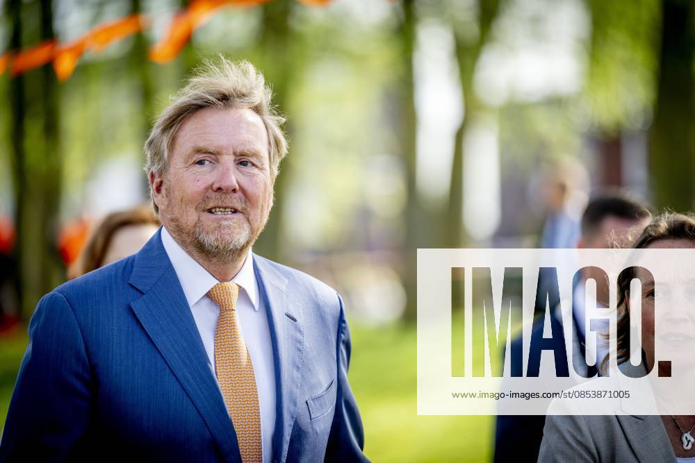 ZEEWOLDE - King Willem-Alexander gives the starting signal for the King s Games during the national opening at public primary school Panta Rhei and ICB Kaleidoscoop in Zeewolde. Traditionally, the King s Games start with the joint King s Breakfast. Subsequently, the King opens the games and visits various sports and games activities. ROBIN UTRECHT ANP netherlands out - belgium out