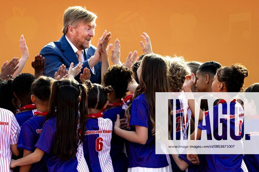 ZEEWOLDE - King Willem-Alexander during the national opening of the King s Games. The King visited public primary school Panta Rhei and ICB Kaleidoscoop, where he attended various sports and games activities after the King s Breakfast. RAMON VAN FLYMEN ANP netherlands out - belgium out