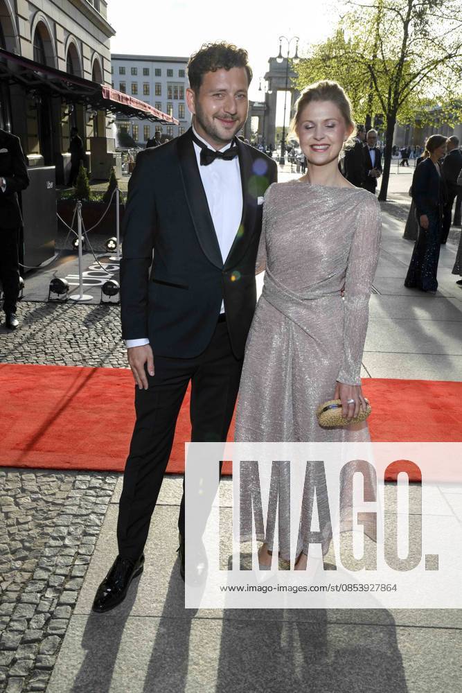 ABB PRESS BALL Felix Banaszak and his wife, Federal Chairman of Buendnis 90 Die Gruenen, as guests at the 73rd Federal Press Ball at the Hotel Adlon Kempinski on 17 April 2026 in Berlin
