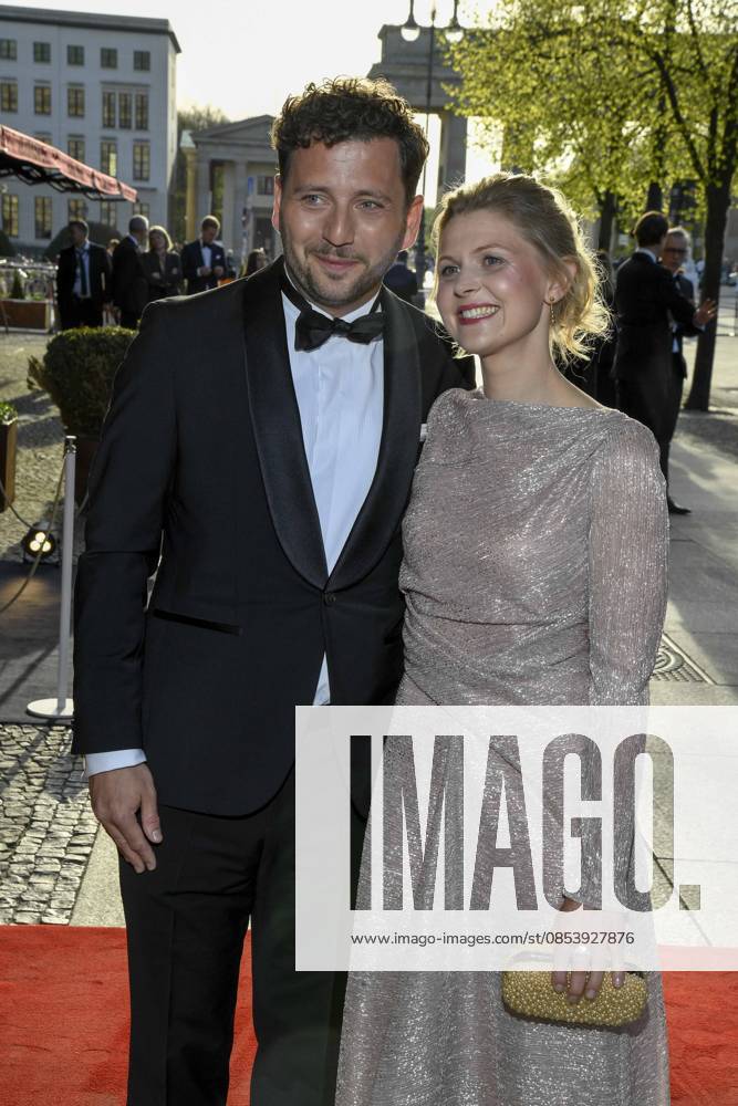 ABB PRESS BALL Felix Banaszak and his wife, Federal Chairman of Buendnis 90 Die Gruenen, as guests at the 73rd Federal Press Ball at the Hotel Adlon Kempinski on 17 April 2026 in Berlin