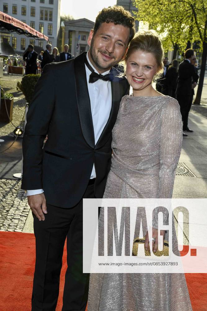 ABB PRESS BALL Felix Banaszak and his wife, Federal Chairman of Buendnis 90 Die Gruenen, as guests at the 73rd Federal Press Ball at the Hotel Adlon Kempinski on 17 April 2026 in Berlin