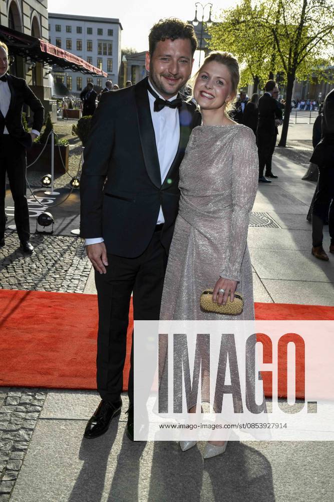 ABB PRESS BALL Felix Banaszak and his wife, Federal Chairman of Buendnis 90 Die Gruenen, as guests at the 73rd Federal Press Ball at the Hotel Adlon Kempinski on 17 April 2026 in Berlin
