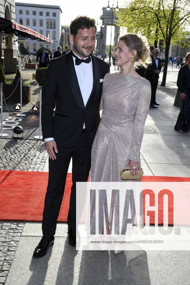 ABB PRESS BALL Felix Banaszak and his wife, Federal Chairman of Buendnis 90 Die Gruenen, as guests at the 73rd Federal Press Ball at the Hotel Adlon Kempinski on 17 April 2026 in Berlin