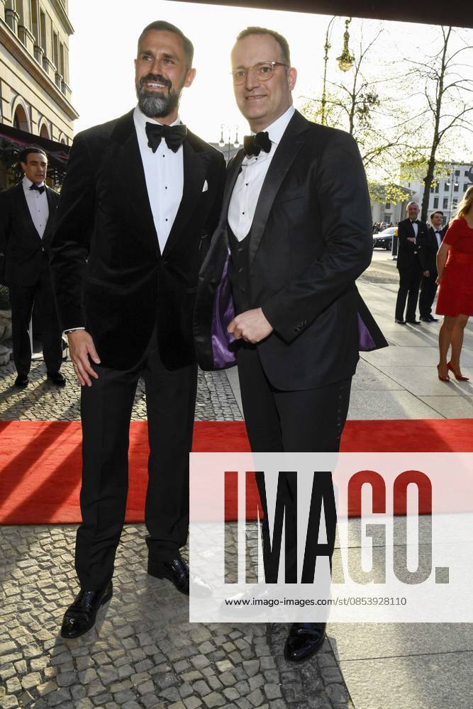 ABB PRESS BALL Jens Spahn r , Chairman of the CDU CSU parliamentary group in the German Bundestag, and his husband Daniel Funke as guests at the73 Federal Press Ball at the Hotel Adlon Kempinski on 17 04 2026 in Berlin