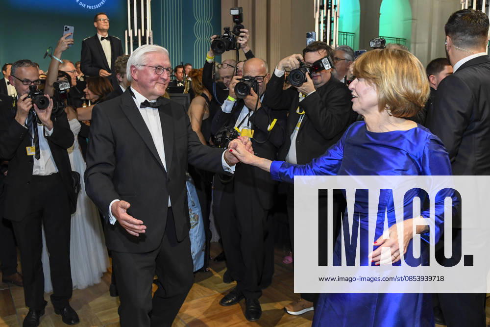 ABB PRESS BALL German President Frank Walter Steinmeier dancing with his wife Elke Buedenbender at the 73rd Federal Press Ball at the Hotel Adlon Kempinski on April 17, 2026 in Berlin