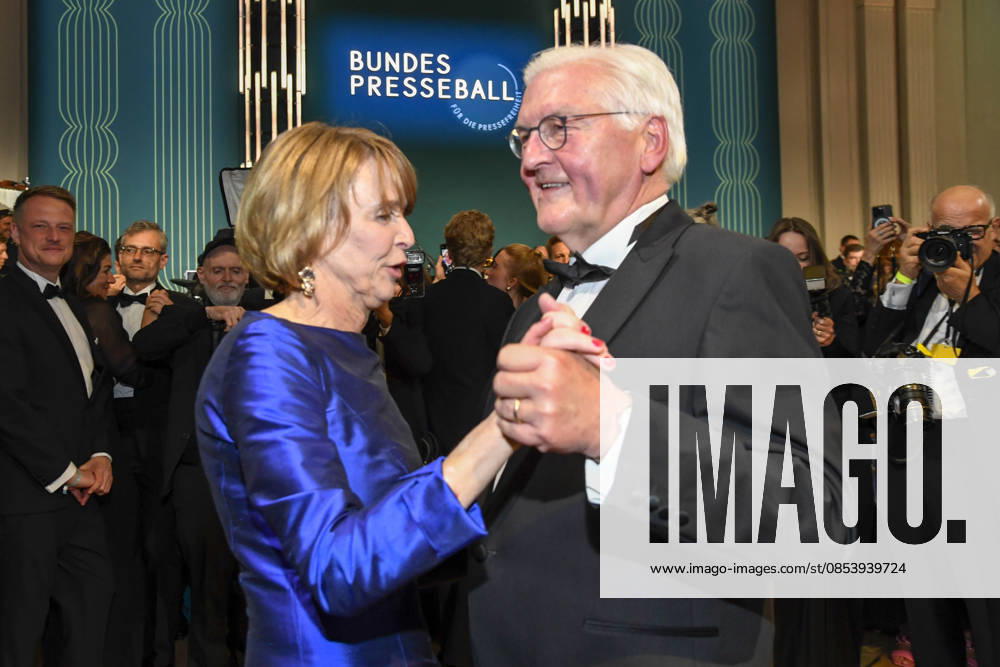 ABB PRESS BALL German President Frank Walter Steinmeier dancing with his wife Elke Buedenbender at the 73rd Federal Press Ball at the Hotel Adlon Kempinski on April 17, 2026 in Berlin