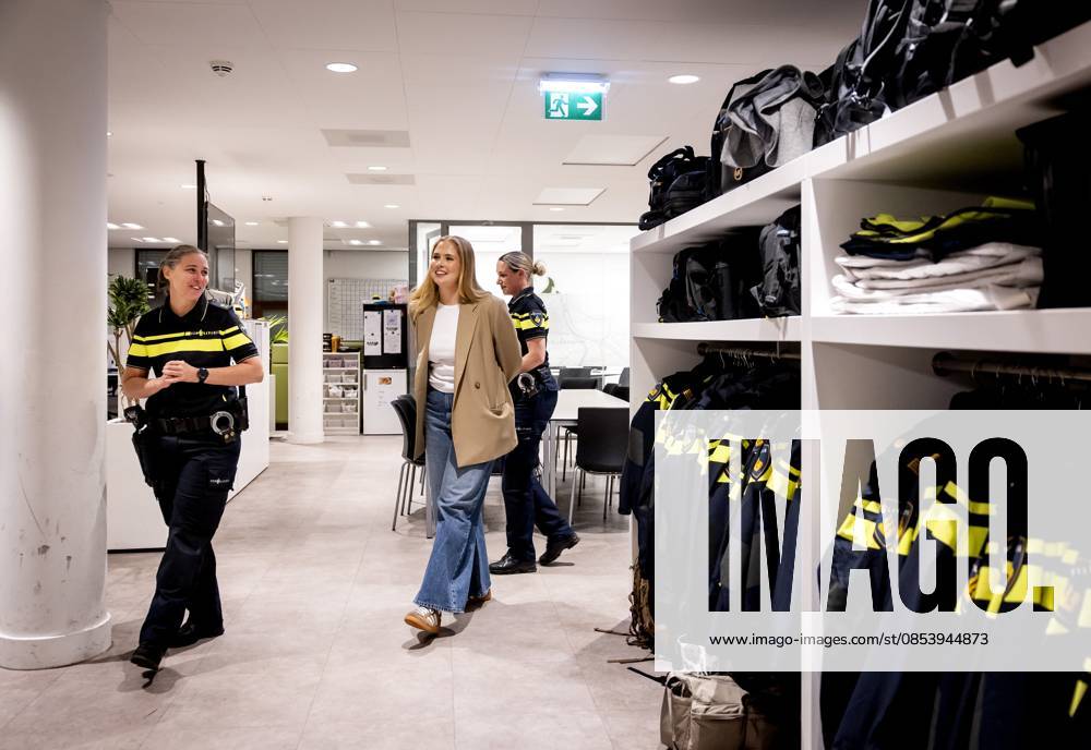 Amsterdam, The Netherlands, 2026-04-17 22:16:56 AMSTERDAM, 17-04-2026, Amsterdam Police. Princess of Orange Princess Amalia is visiting Amsterdam at the invitation of Mayor Halsema. The visit follows an earlier meeting with Amsterdammers at the Mayor s official residence. During the two-day visit, the Princess will become better acquainted with various sectors and be briefed on current topics such as science, sports, culture, housing, and social cohesion. PHOTO: NLBeeld POOL Sem van der Wal. In the photo: In the evening and at night, Princess Amalia visits the Amsterdam Police. She observes the dispatchers at the control room, who receive requests for assistance from citizens in need 24 hours a day and instruct and guide colleagues on