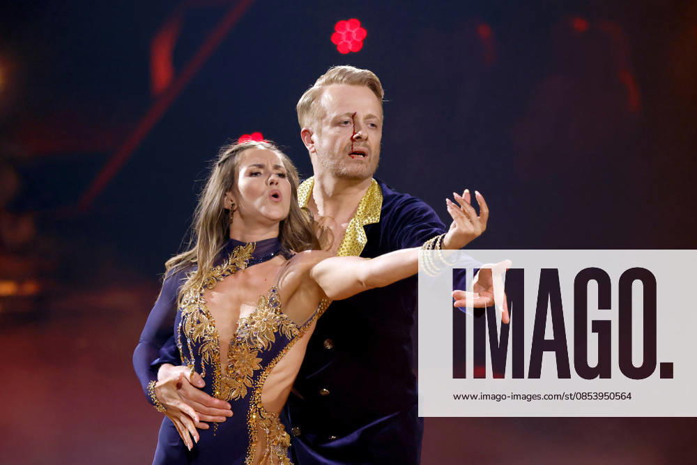 Entertainer Ross Antony and professional dancer Mariia Maksina at the sixth dance show of the 19th season of the RTL dance show Lets Dance at the Coloneum Ross Antonys face is covered in blood after he suffers a bleeding wound while dancing Cologne, 17 04 2026 NRW Germany